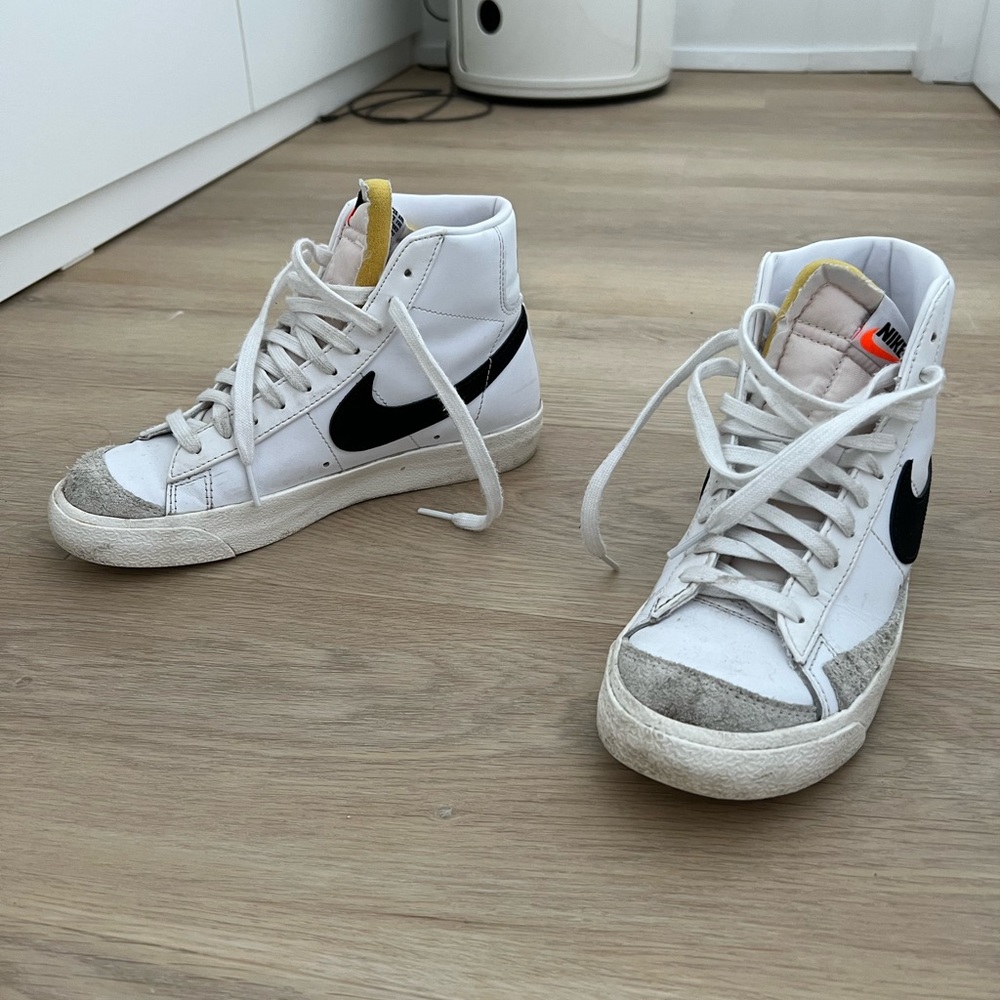 Nike Blazer Sneakers